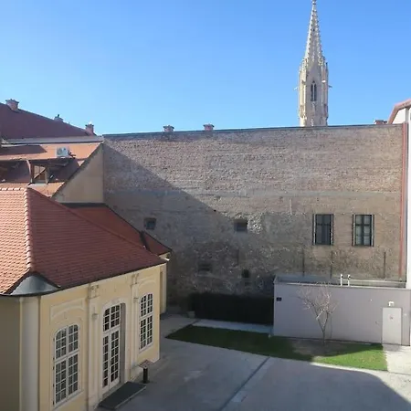 Central In Pedestrian Zone Apartmán
